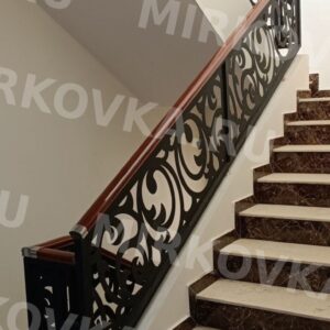 Кованые перила с деревянным поручнем КПД-9